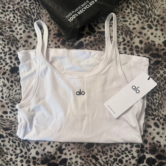 (on hold @Sarie)Alo Yoga White Ribbed Crop Tank Top Athleisure Workout Yoga NWT - Picture 2 of 3